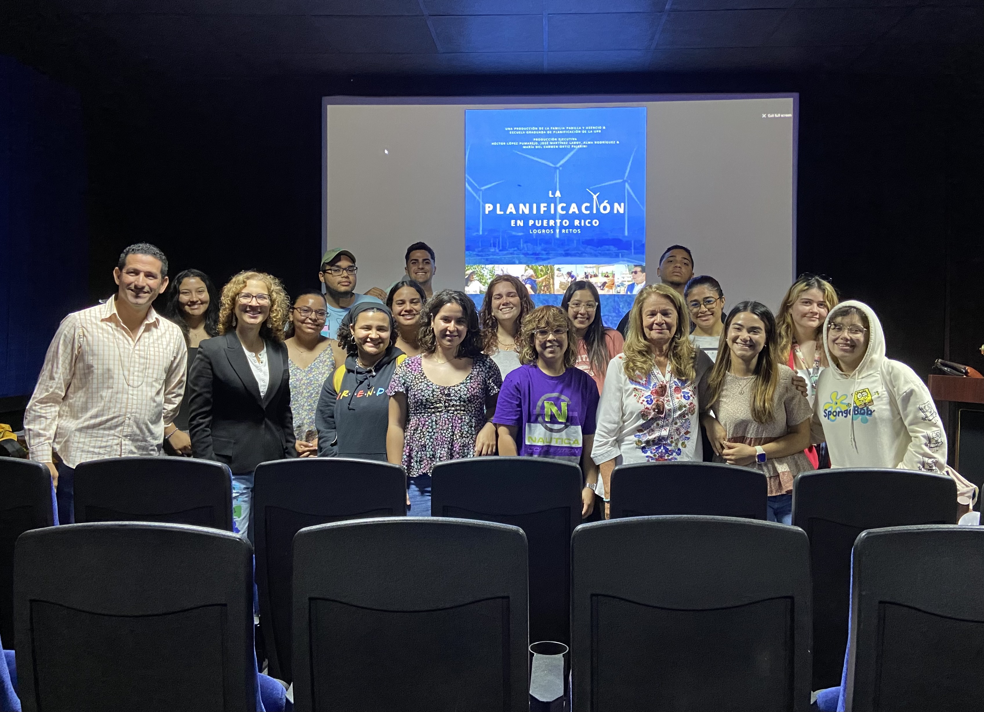 Sonia Fritz junto a estudiantes y profesores de la UPRA, marzo de 2023
